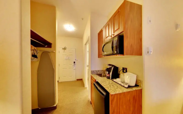 Holiday Inn Express Edmonton-International Airport