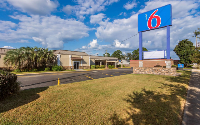Motel 6 Warner Robins, GA