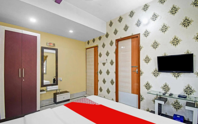 OYO Flagship 80558 Nirwana Gust House Newtown