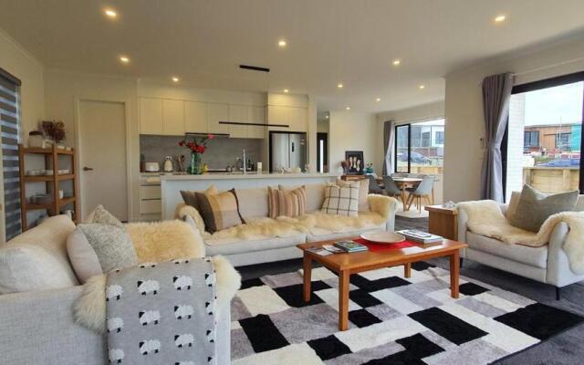 Wonderful River View-Brand New Home - 4 Bedrooms