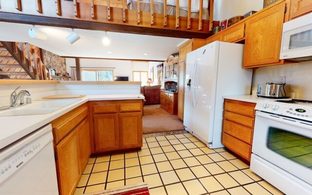 Snowcreek III 448 Pet-Friendly, Spacious and Bright, Gorgeous Meadow Views by RedAwning