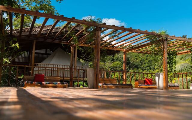 Beso Hilltop Retreat - Hostel