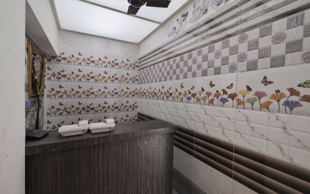 OYO 24337 Akshaya Lodging