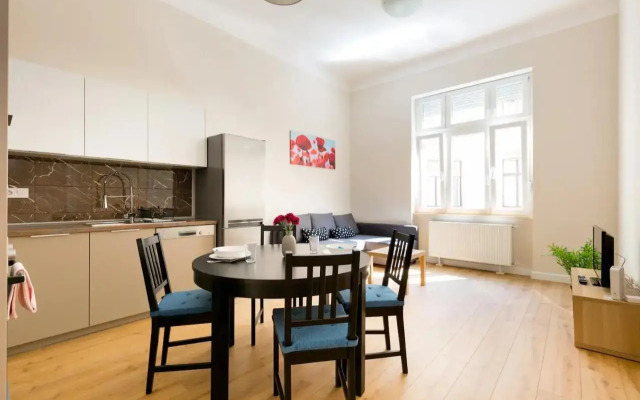 Kresz Geza 29 Westend Station 2 Bedrooms+Living AC