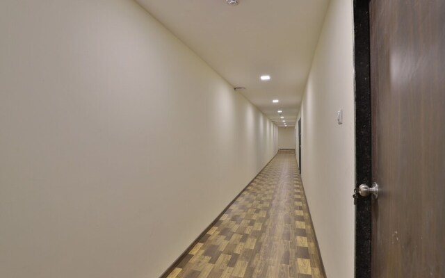 OYO Flagship 30564 Ripple Mall