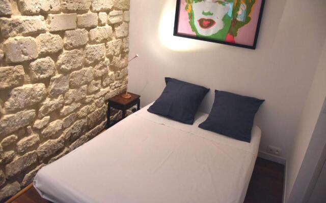 Romantic tiny house in Paris