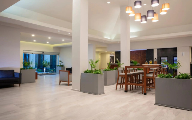 Krystal Urban Monterrey San Jerónimo