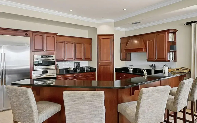 Luxury Penthouse Condo With 360 Oceanviews