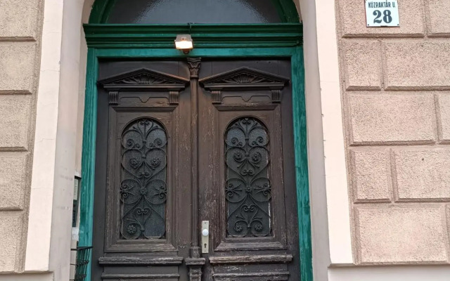 Park Danubes view central market Budapest