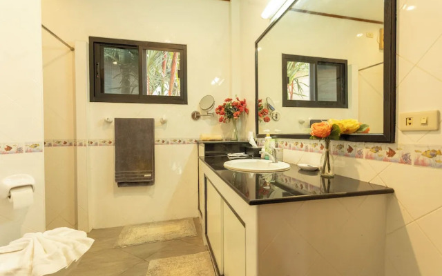 Thai-Style Villa with Charm V114