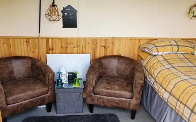 Shepherds Hut-1 Bed-hot Tub-pet Friendly