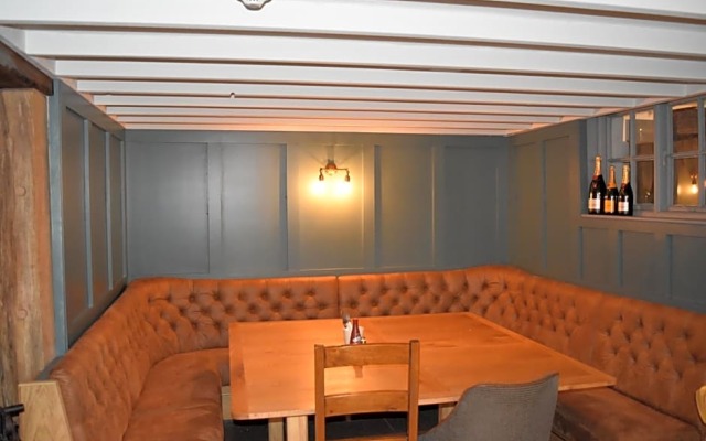 Three Horseshoes Country Inn
