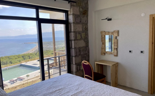 Assos Karadut Taş Otel