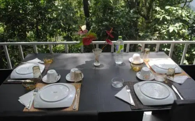 Glass Rooms Accommodations Adam's peak