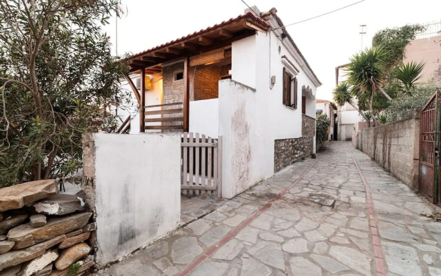 Snug Apartment in Agios Nikolaos With Garden