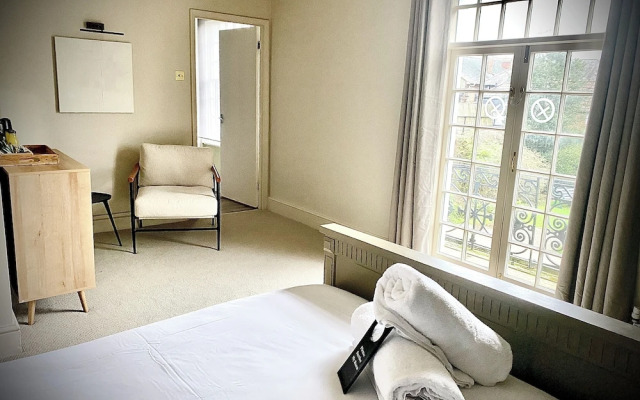 Morleys Bistro | By Huluki Sussex Stays