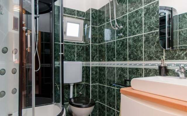 Apartments Mladen