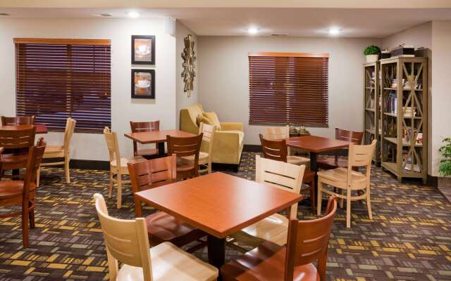 AmericInn by Wyndham DeWitt