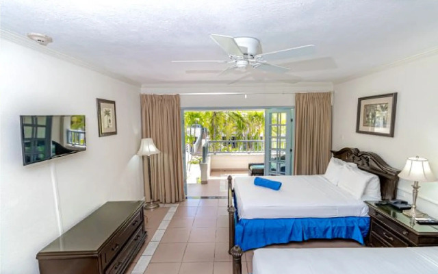 Savannah Beach Club Hotel