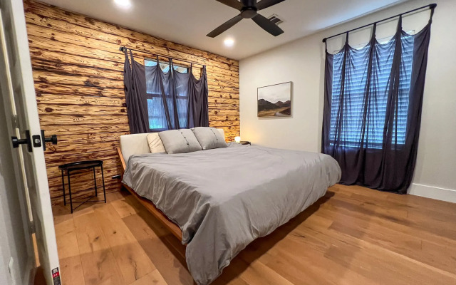 East Austin Bungalow With Music Studio Firepit