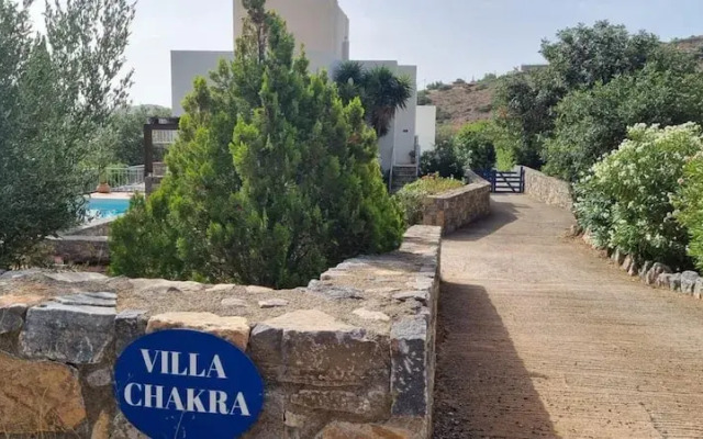 Plaka-sleeps4-parking-pool-hottub-seaviews