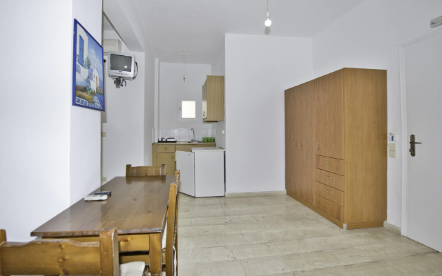 Ira Apartments