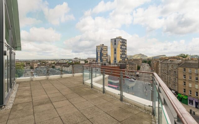 403 Outstanding Penthouse in Vibrant Leith With Secure Parking