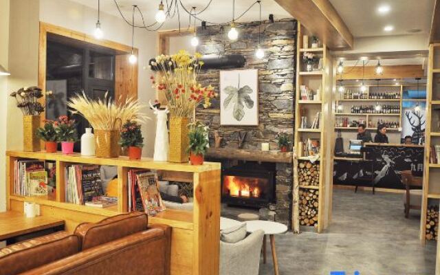 September Mountain Art Hotel