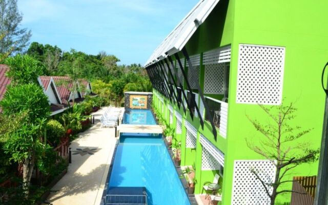 Khaolak C-nior Bungalows