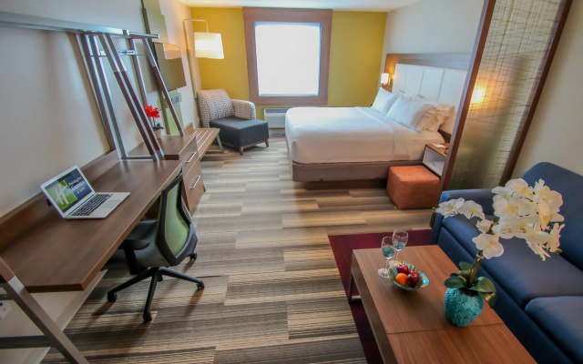 Holiday Inn Express & Suites Miami Airport East by IHG