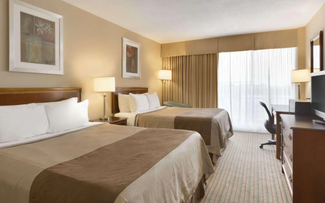 Ramada by Wyndham Belleville Harbourview Conference Centre