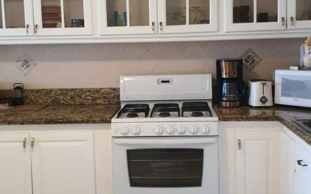 Beautiful Apartment Across The Road From The Beach