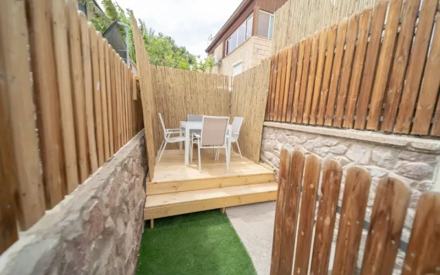 Boutique and garden apartments in Hawaii complex by YalaRent - Families only