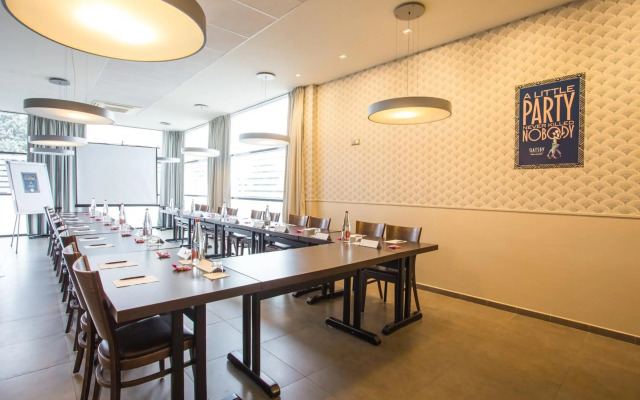 Gatsby Hotel & Restaurant by Happyculture