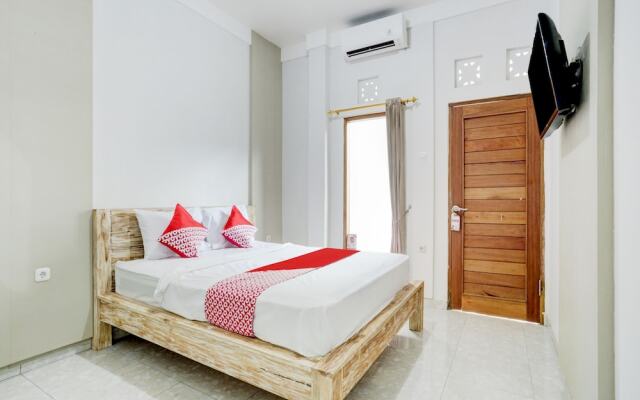 OYO Flagship 90756 Melasti Hills Room & Cafe