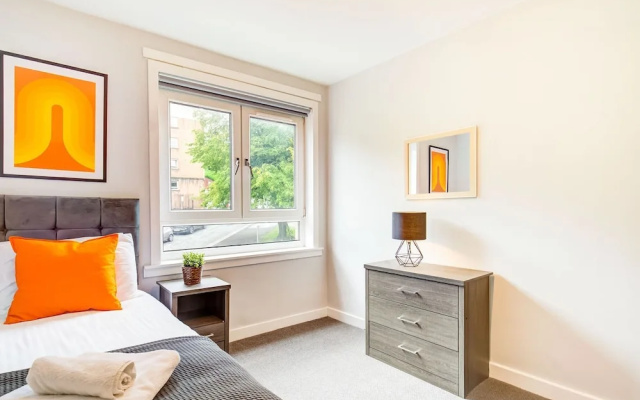 Graceful Apartment in Greenock near Newark Castle