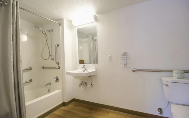 Motel 6 Lantana, FL