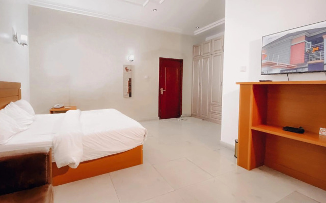 Royal Court Lounge & Boutique Hotel