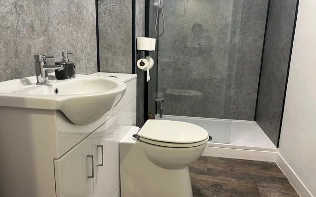 Immaculate 2-bed Apartment Town Centre