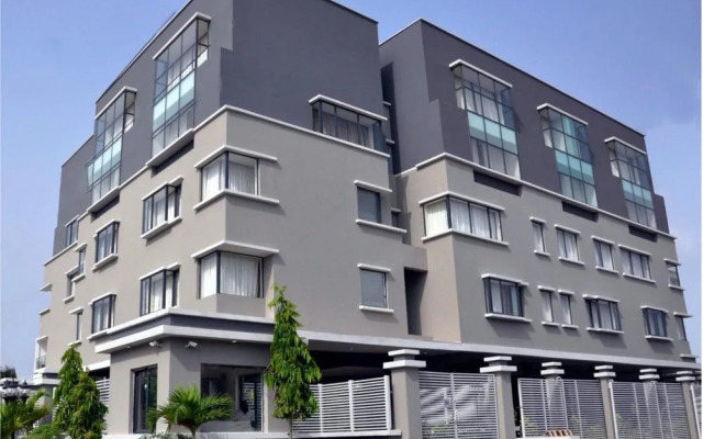 Golden Tulip Oniru Suites