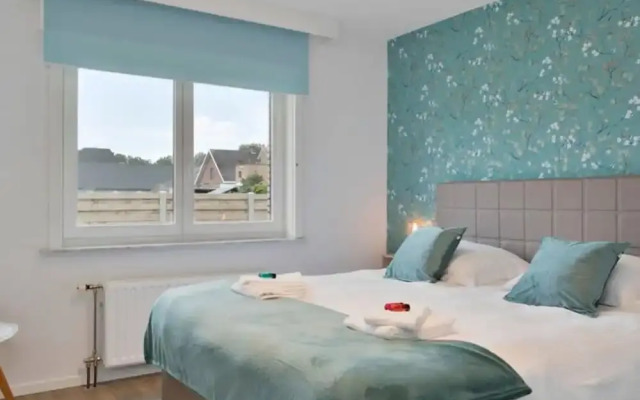 Spacious Bungalow With Garden Near the Beach sea