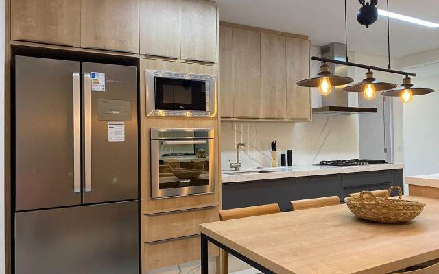 Apto de alto padrão em cond. 700m da praia CCI210