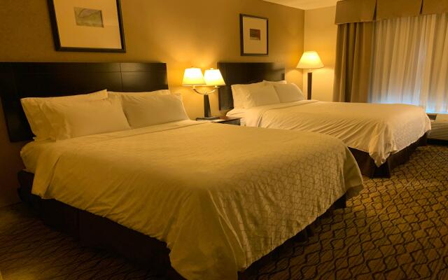 Holiday Inn Express & Suites Milford, an IHG Hotel