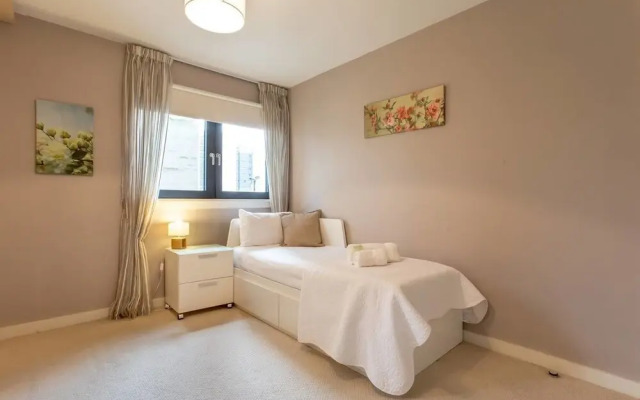 Bright Riverside Apt. w/ Terrace