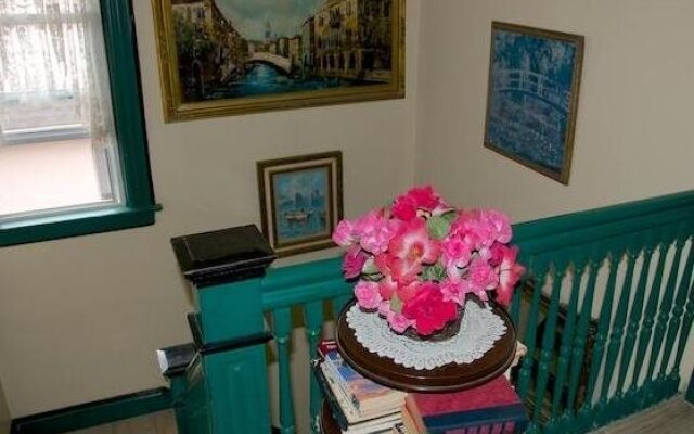 The Harbor House Bed & Breakfast