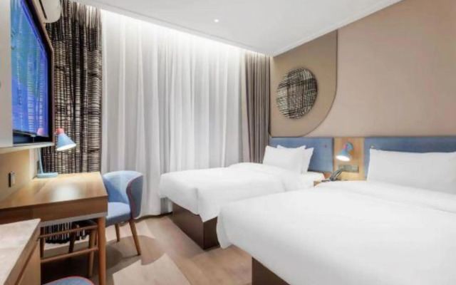 Home Inn (Weihai Kunming Road Tourist Dock Weigao Plaza)