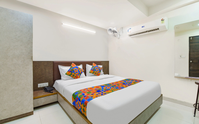 Fabhotel Crystal