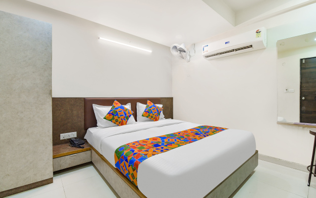 Fabhotel Crystal