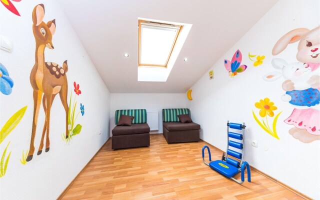 Beautiful Apartment in Trogir With 3 Bedrooms and Wifi