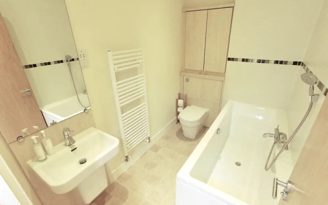 Charming 4 Bedroom Apartment by Royal Botanic Garden